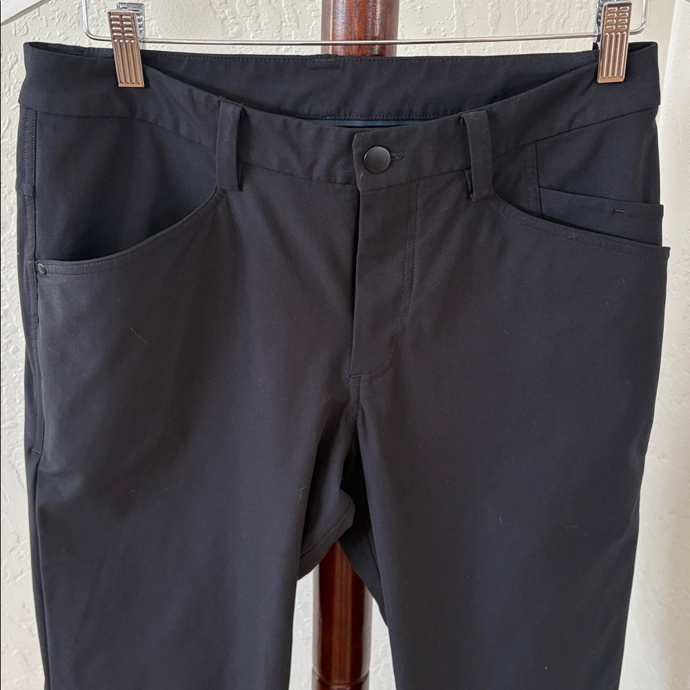 Men’s Lululemon ABC pant.